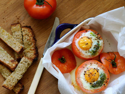 Tomato, Pesto and Goats Cheese Baked Egg