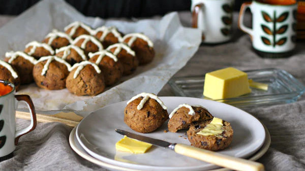 Gluten Free Hot Cross Buns with Lemon Cashew Cream