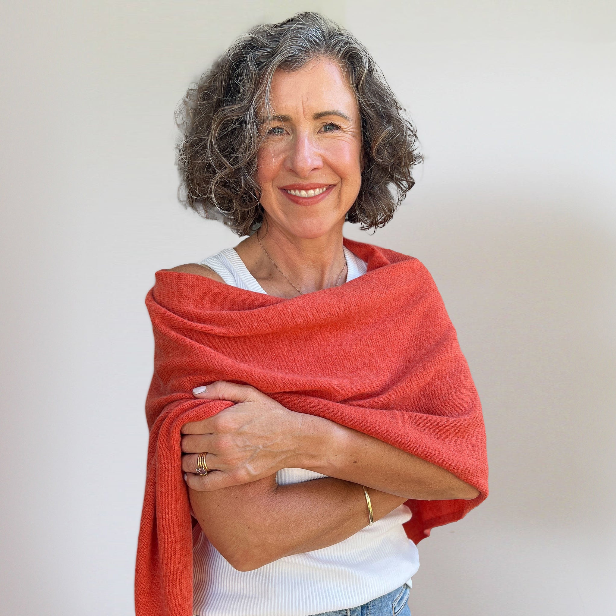 Amy wearing a Cashmere Topper in Autumn