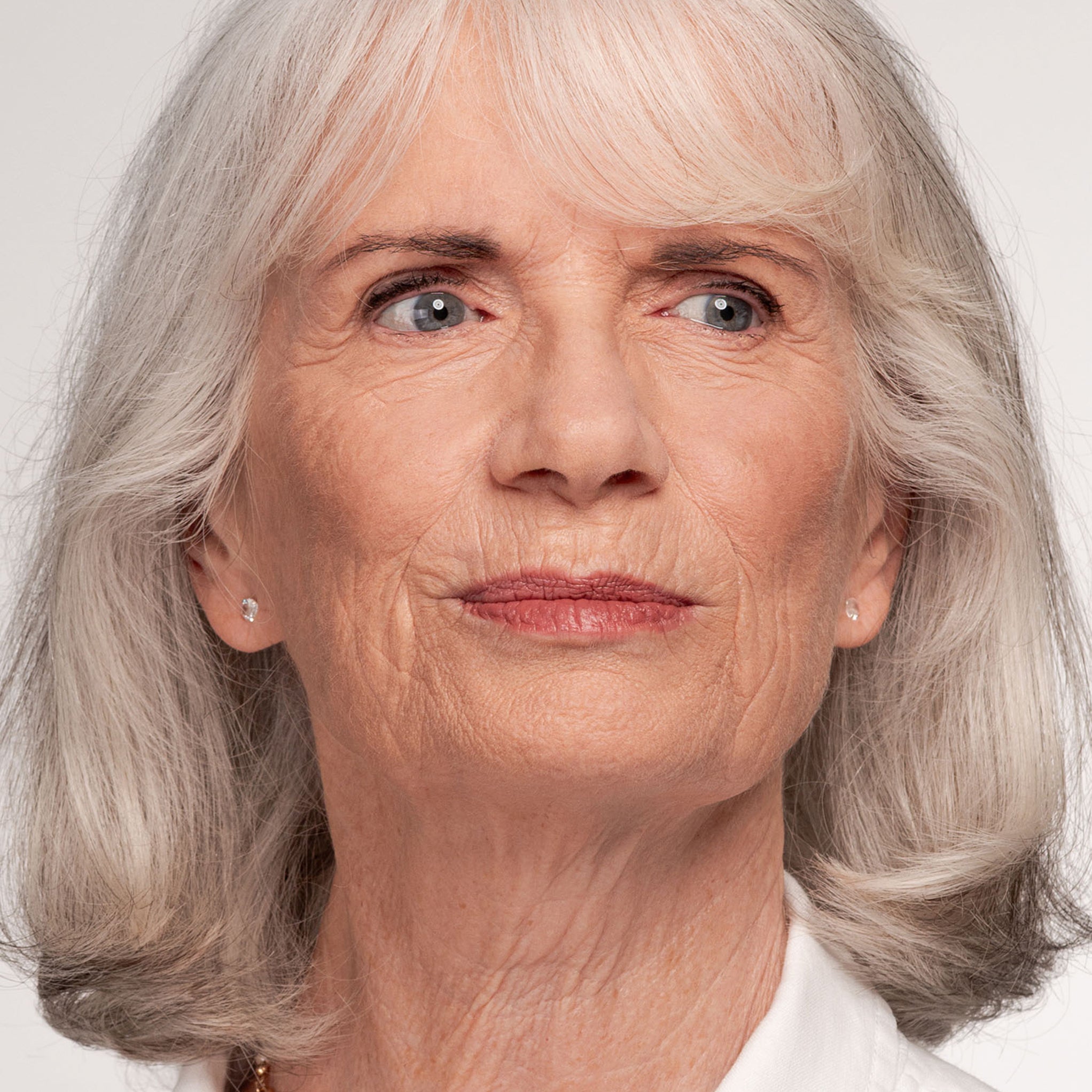 Model wearing Aleph Concealer / Foundation - 1.75 Neutral/Pink