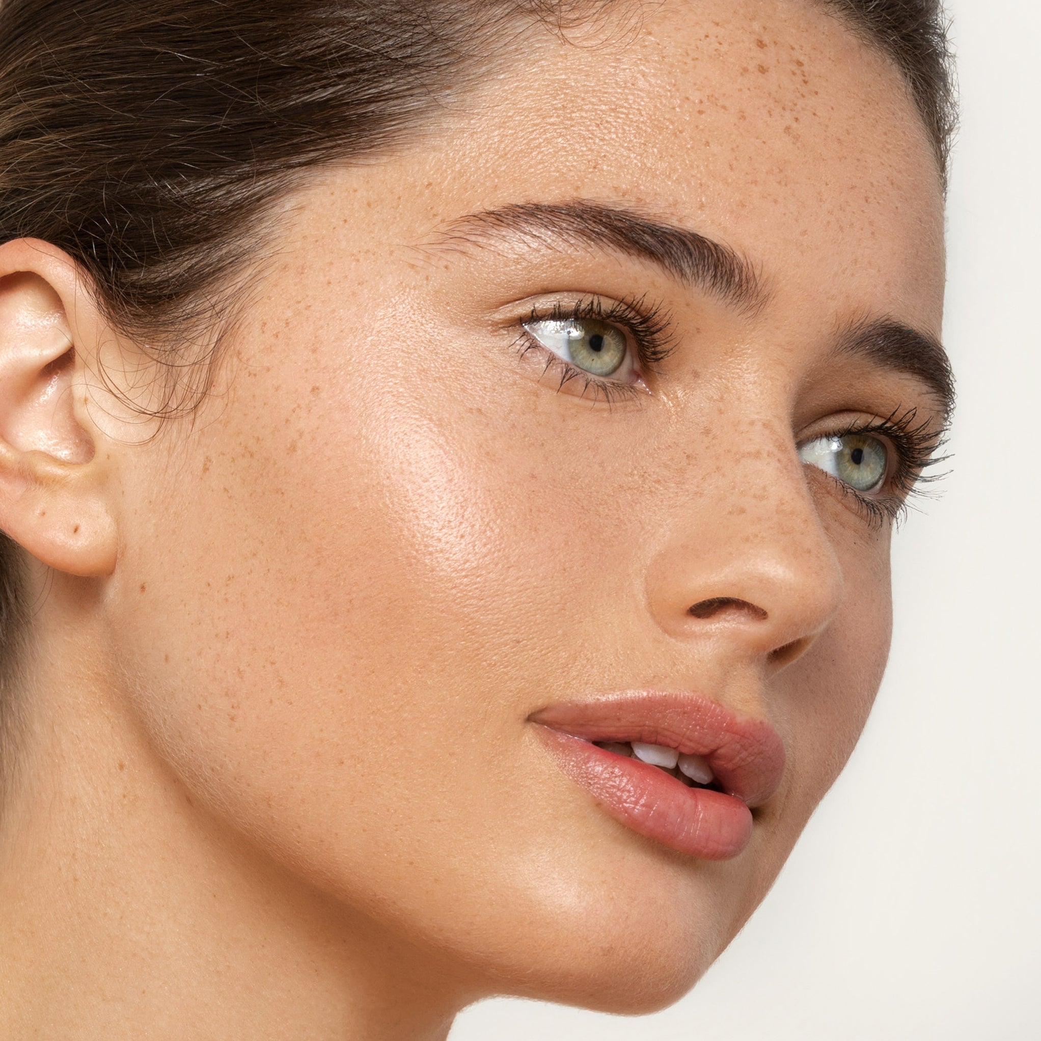 Model wearing Aleph Concealer / Foundation - 2 Pink