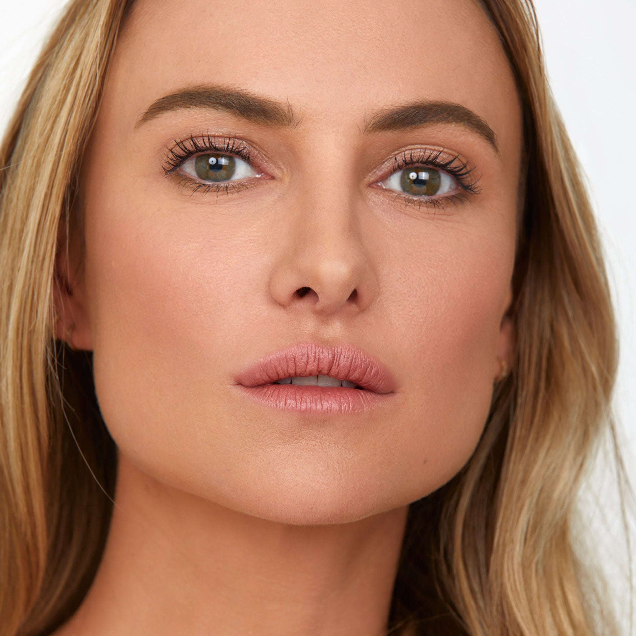 Model wearing Aleph Concealer / Foundation - 3.5 Tan Medium