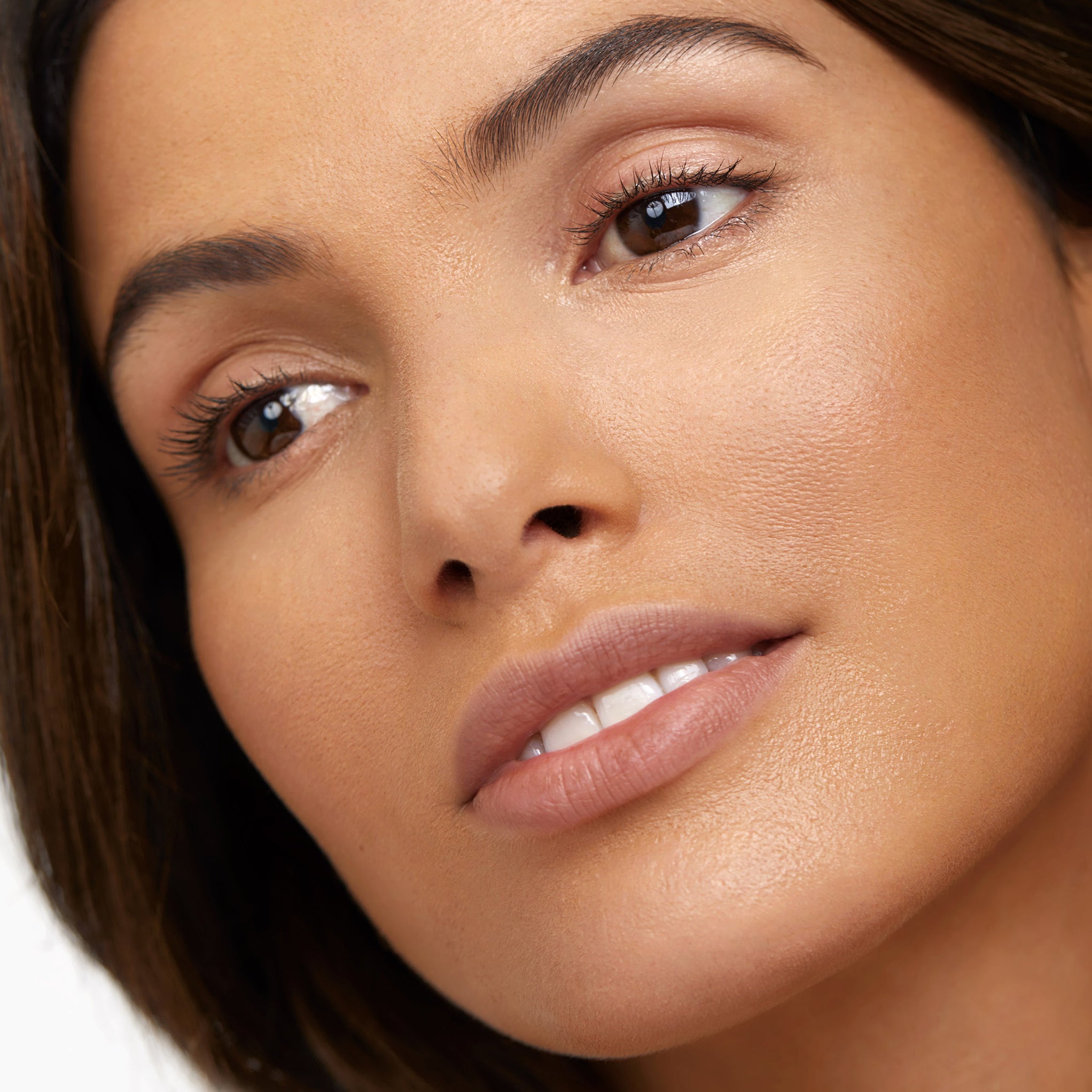 Model wearing Aleph Concealer / Foundation 4.0 Neutral / Yellow Medium Dark