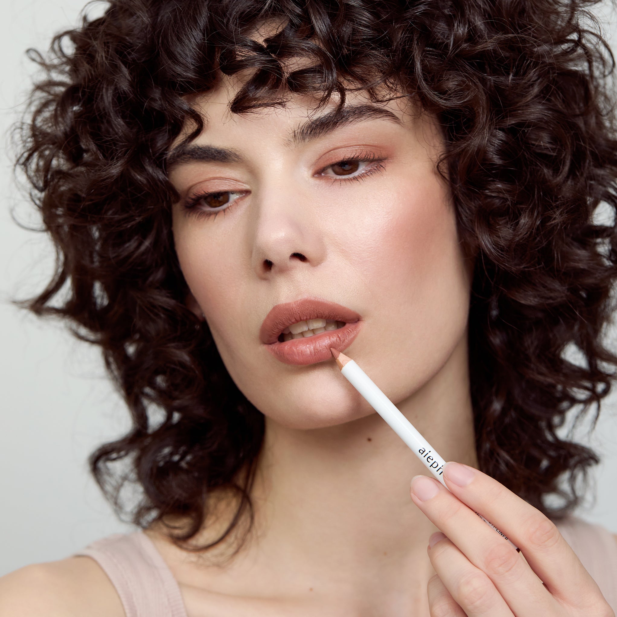 Model applying Aleph Eye/Lip Multi-Liner: Nude