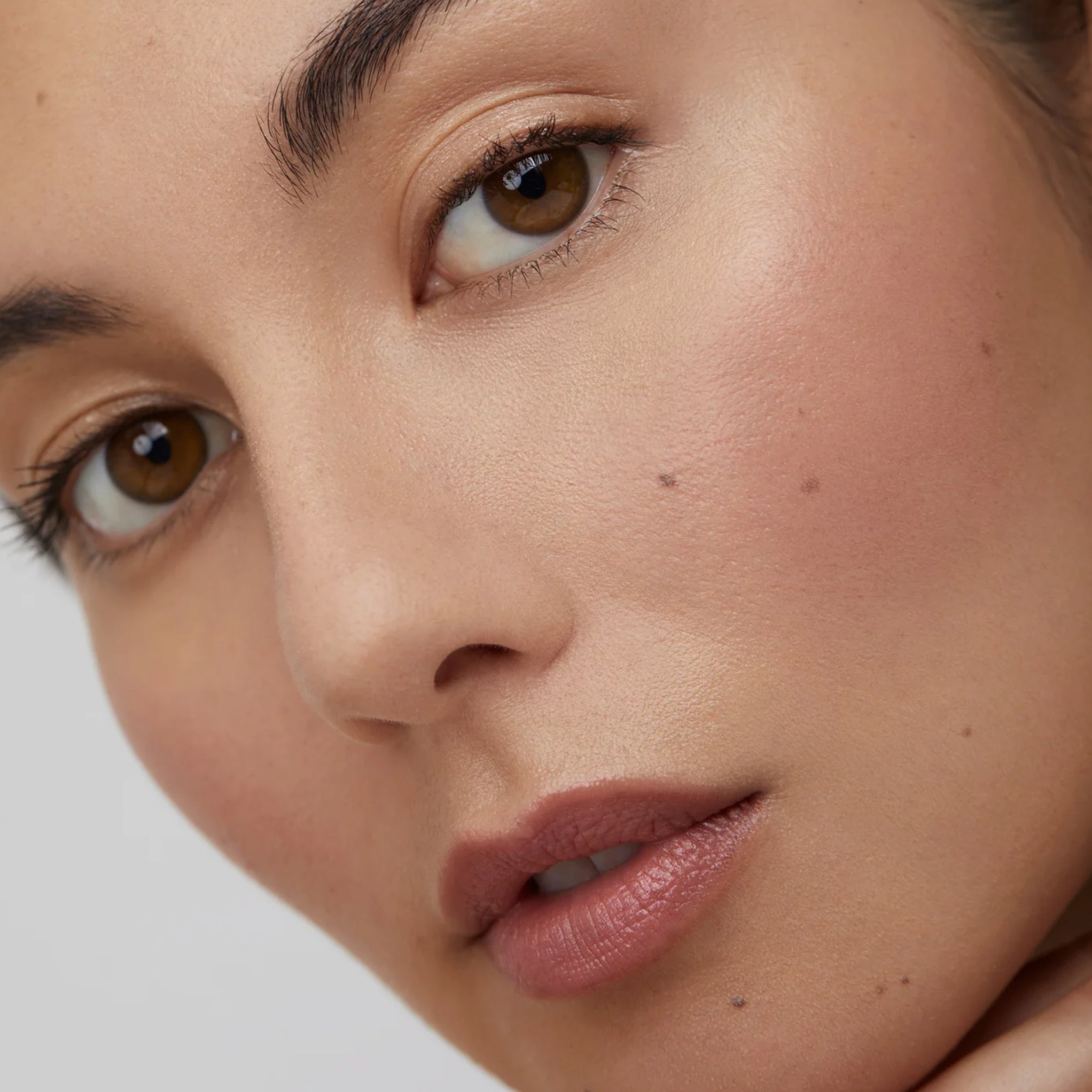 Model wearing Aleph Cheek/Lip Tint: Rêve