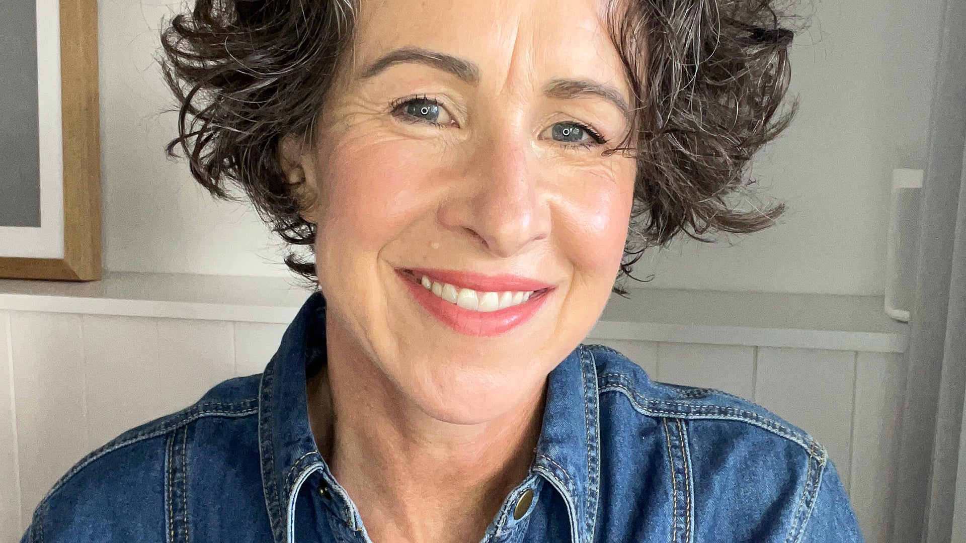 Amy demonstrates how she uses Radiance Balm, Concealer Foundation and Serum/Primer to life and brighten her face without a single fleck of glitter.