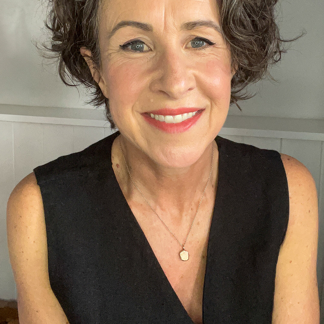 Amy shares how Aleph’s Gel Liner in Onyx transformed her approach to eyeliner - offering long-wearing, smudge-resistant definition that lifts the eyes and adds volume to lashes. Learn her tips for subtle tight lining, building a bolder line, and adding a flick for extra lift.
