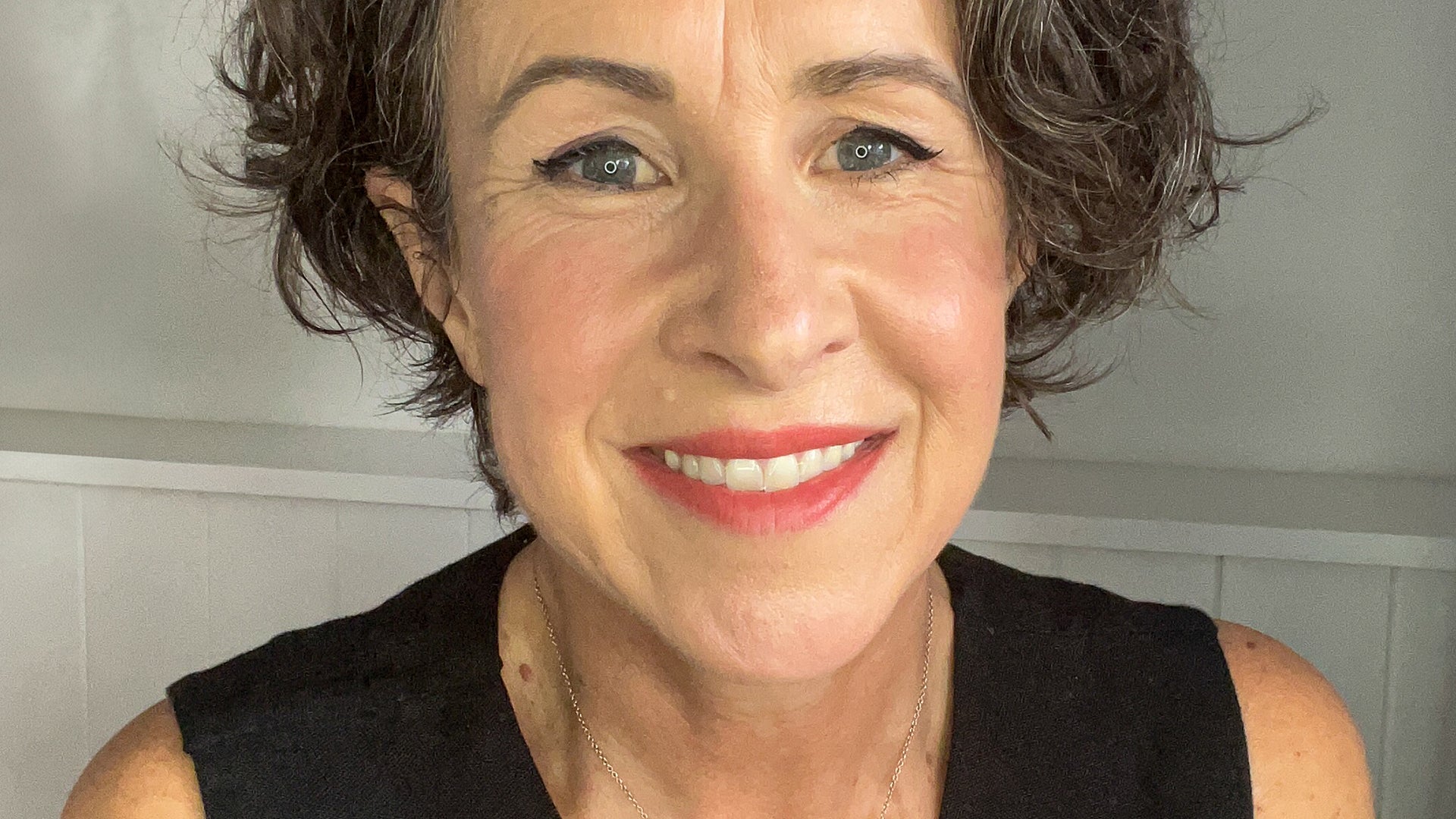 Amy shares how Aleph’s Gel Liner in Onyx transformed her approach to eyeliner - offering long-wearing, smudge-resistant definition that lifts the eyes and adds volume to lashes. 