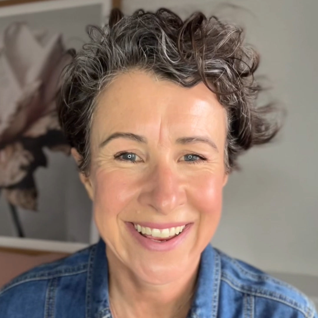 Amy demonstrates how to use Avocado Zinc SPF moisturiser and makeup. 